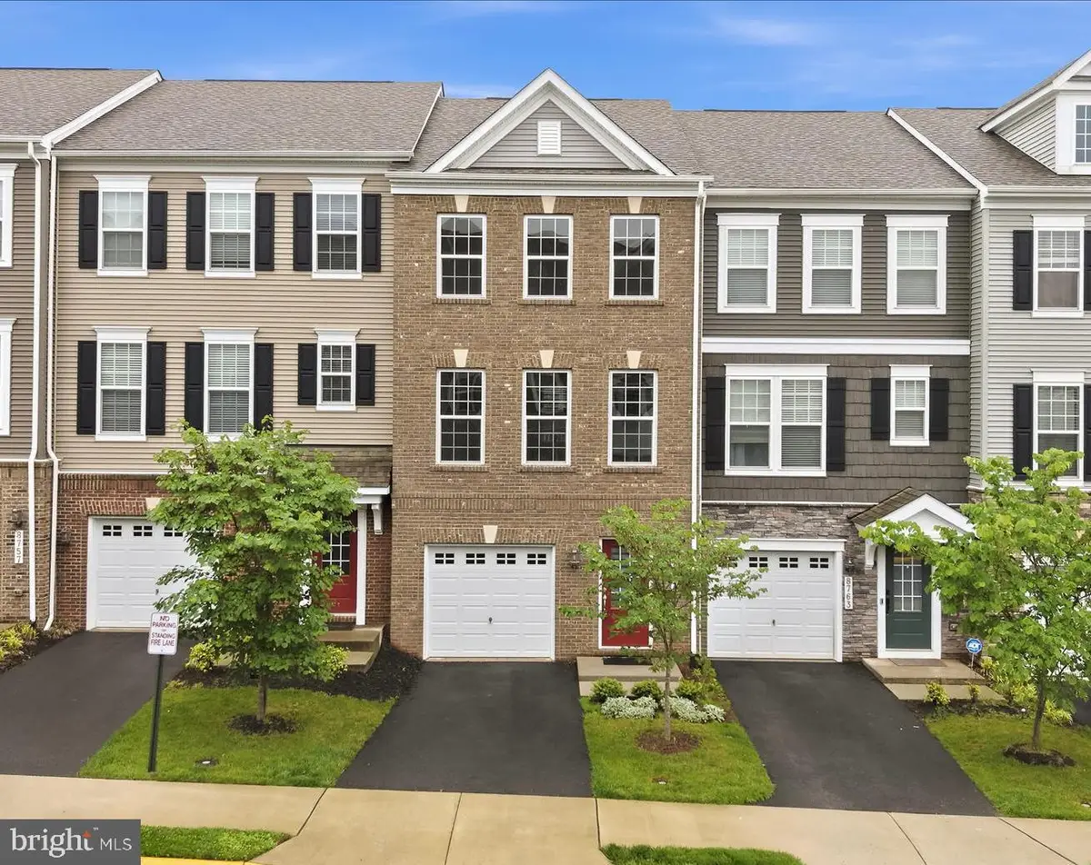 8761 Elsing Green Dr, Manassas, VA 20112 - #1