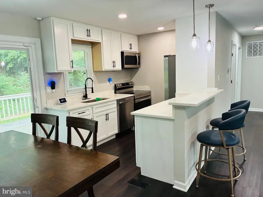 1827 Hylton Ave, Woodbridge, VA 22191 - #3