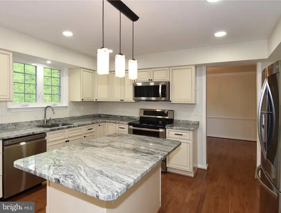 3452 Wainscott Pl, Woodbridge, VA 22192 - #2
