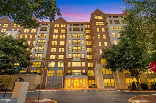 485 Harbor Side St #206, WOODBRIDGE, VA 22191