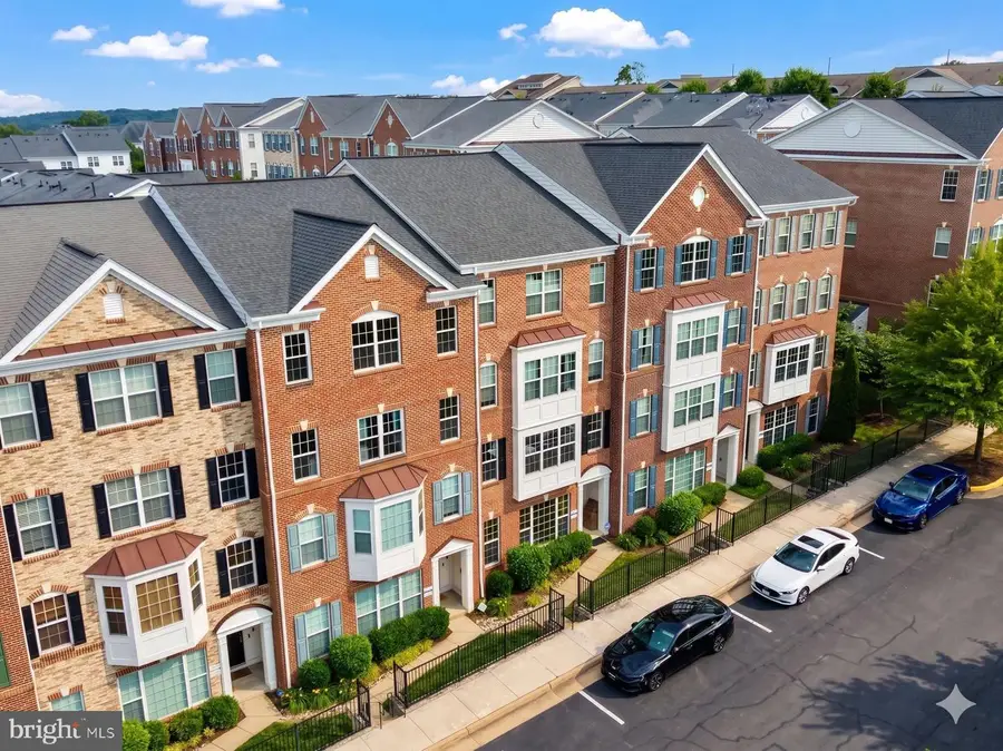 15330 Kensington Park Dr, Woodbridge, VA 22191 - #2