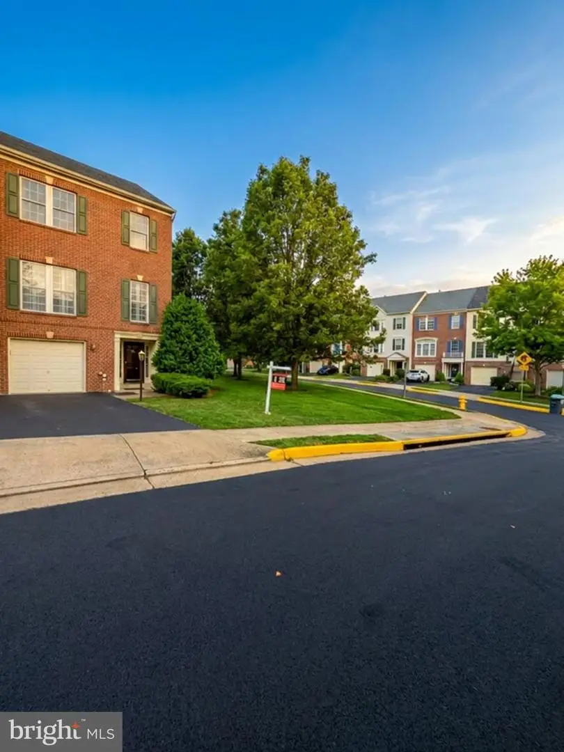 8050 Montour Heights Dr, Gainesville, VA 20155 - #2