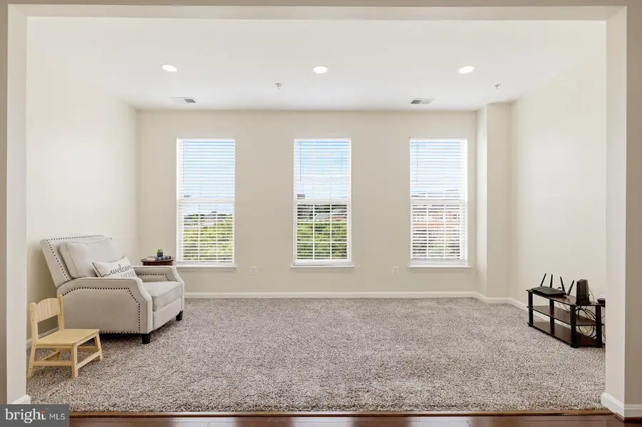 7931 Crescent Park Dr, Gainesville, VA 20155 - #3