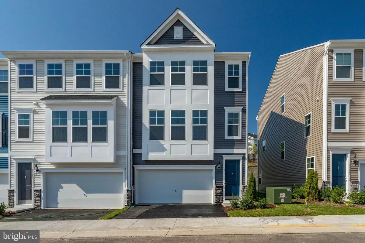 18297 Summit Pointe Dr, Triangle, VA 22172 - #1