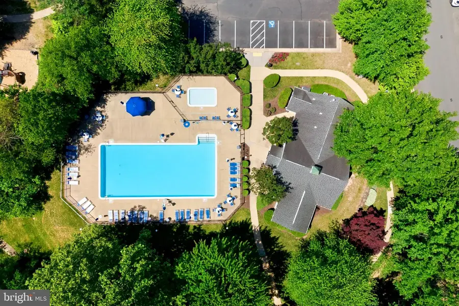 7011 Village Stream Pl, Gainesville, VA 20155 - #2