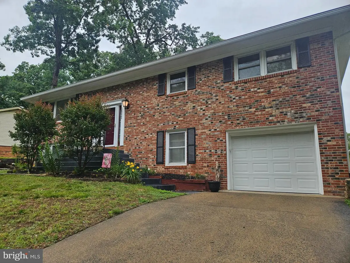 16011 Prestwick Ct, Dumfries, VA 22025 - #1