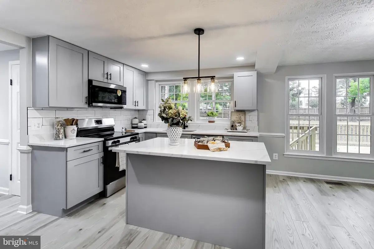 15177 Holleyside Dr, Dumfries, VA 22025 - #1