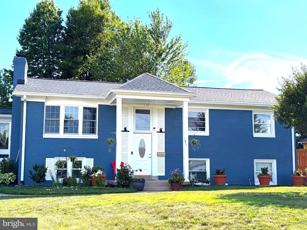 1911 Stafford St, Woodbridge, VA 22191 - #1