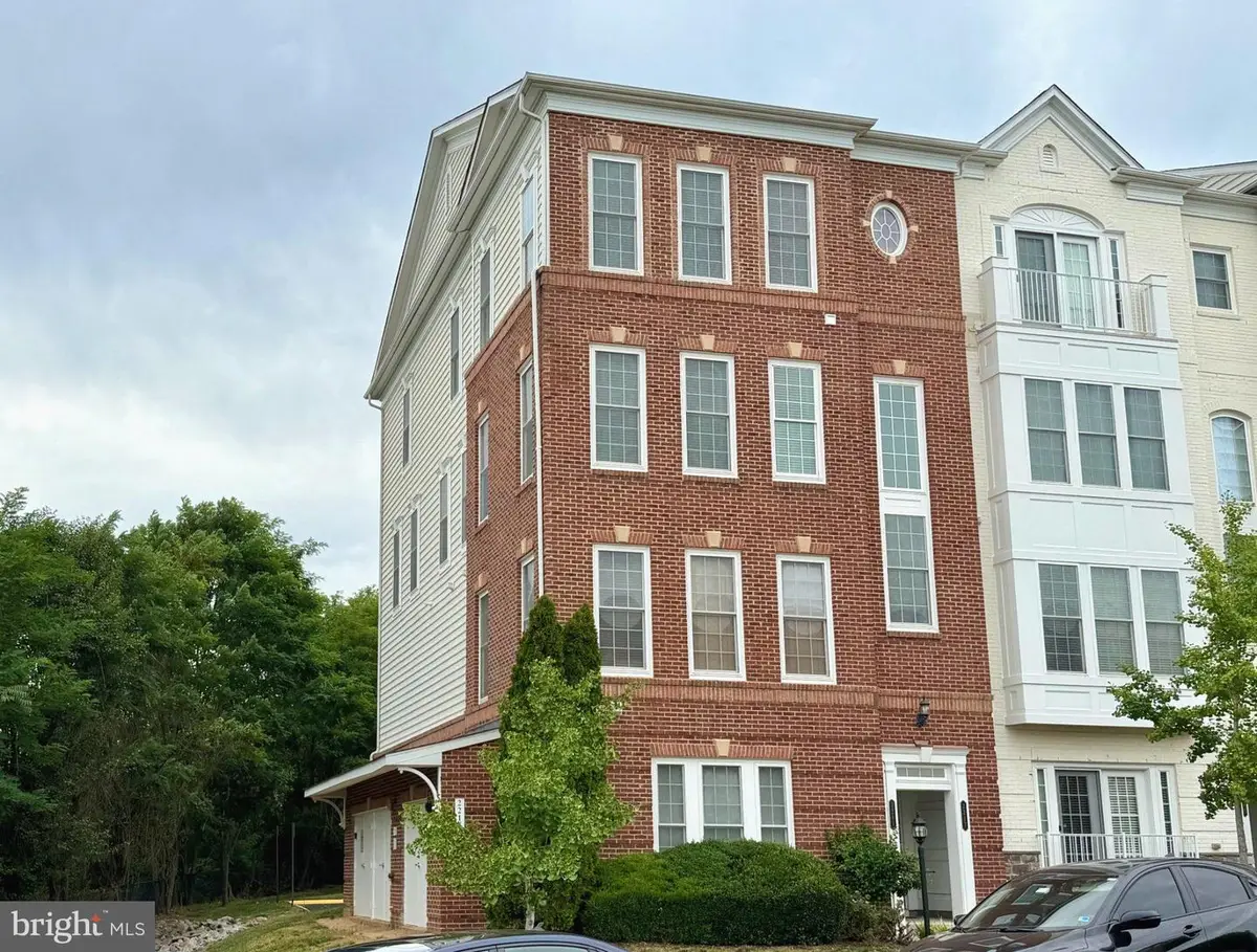 2213 Oberlin Dr, Woodbridge, VA 22191 - #1