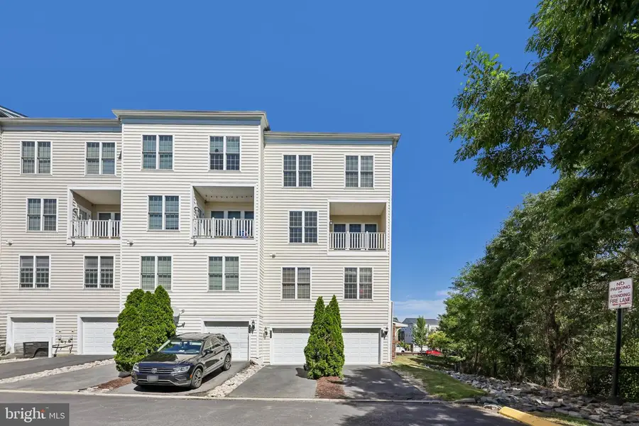 2213 Oberlin Dr, Woodbridge, VA 22191 - #2