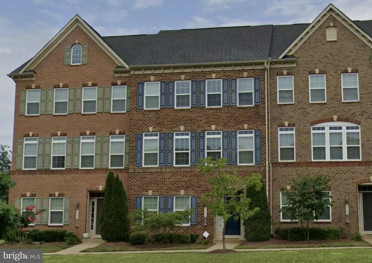 7102 Darbey Knoll Dr, Gainesville, VA 20155 - #1