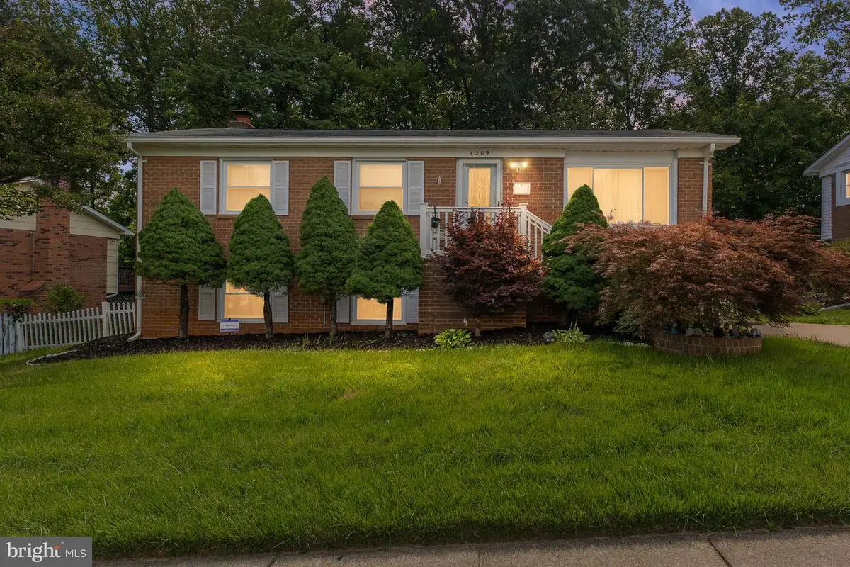 4209 Evergreen Dr, Woodbridge, VA 22193 - #1