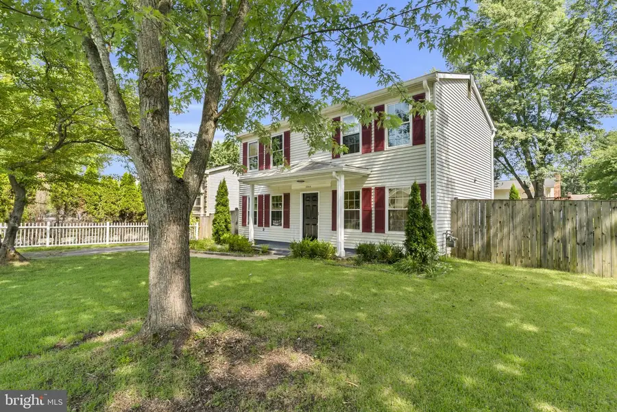 5566 Saint Charles Dr, Woodbridge, VA 22193 - #2