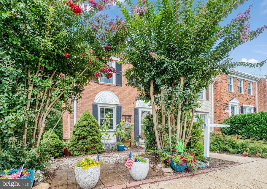 1947 Mayflower Dr, Woodbridge, VA 22192 - #2