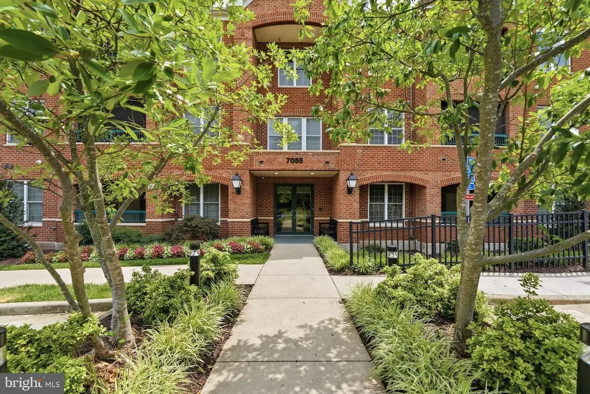 7055 Heritage Hunt Dr #111, Gainesville, VA 20155 - #1