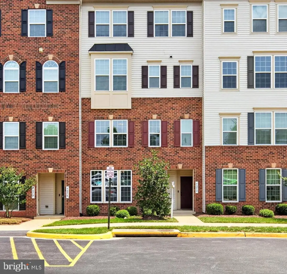 7574 Brunson Cir, Gainesville, VA 20155 - #1