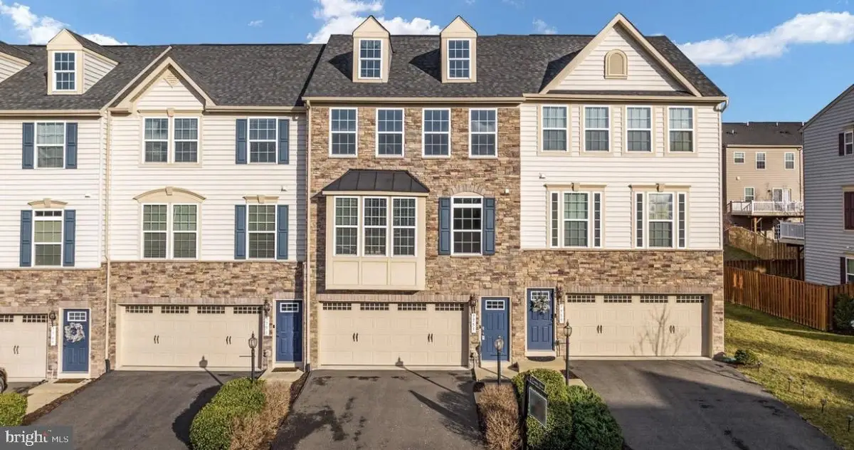 7753 Milton Cir, Gainesville, VA 20155 - #1