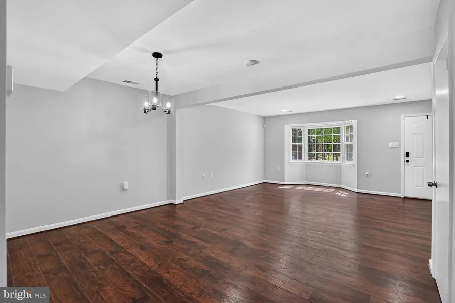 14083 Fallbrook Ln, Woodbridge, VA 22193 - #2