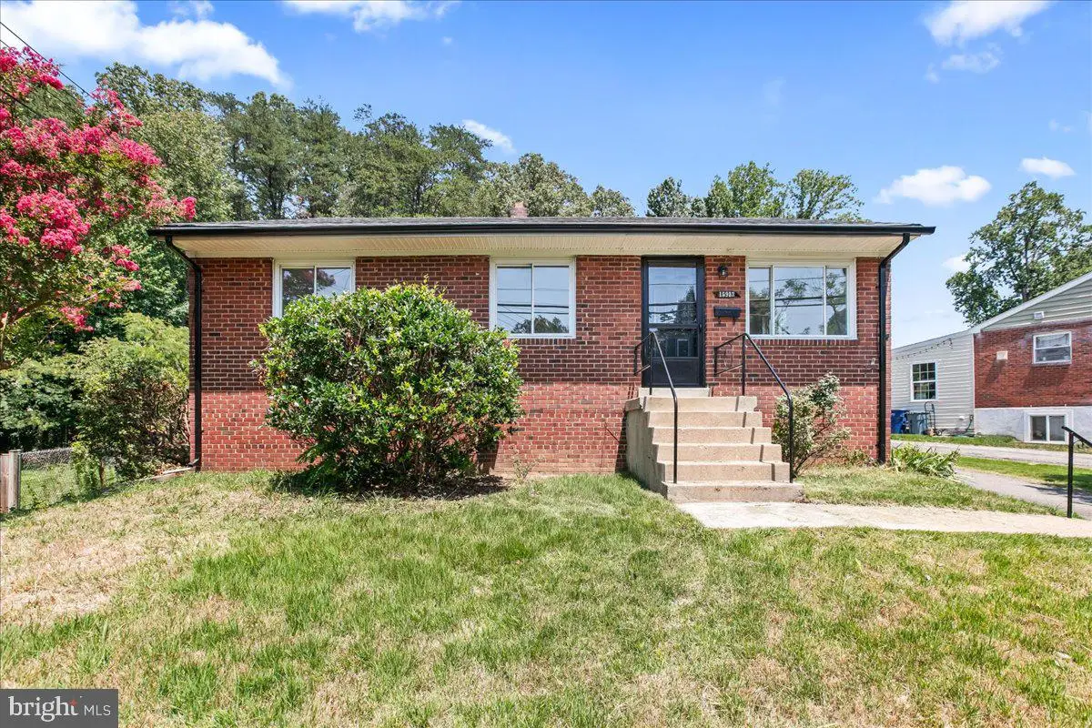 15913 Crest Dr, Woodbridge, VA 22191 - #1