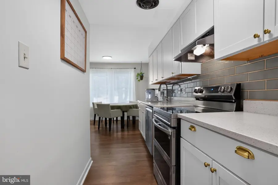 14871 Emberdale Dr, Woodbridge, VA 22193 - #3