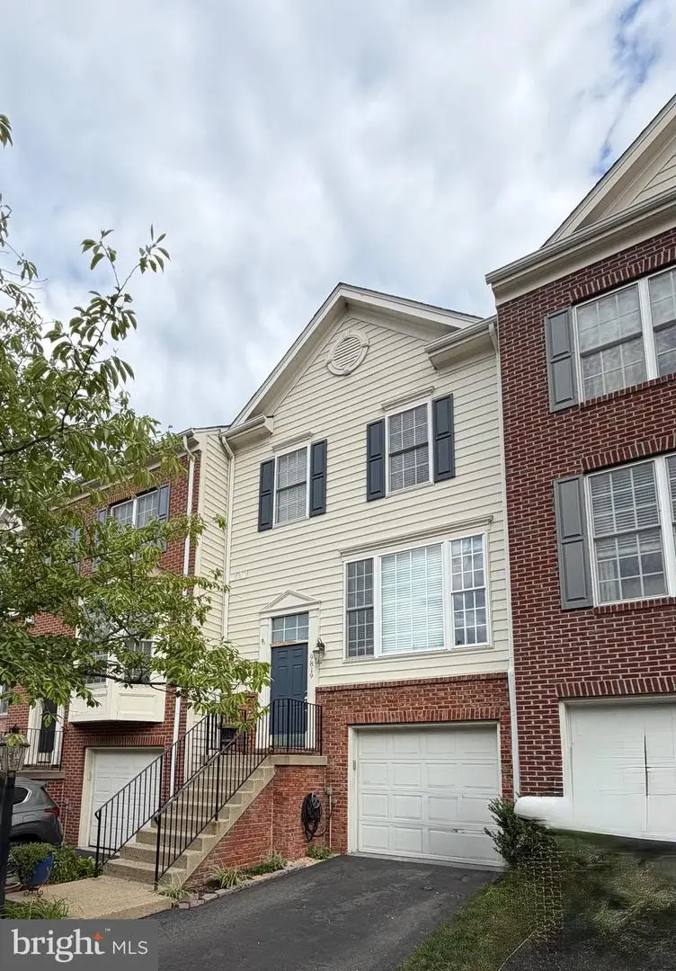9819 Cheshire Ridge Cir, Manassas, VA 20110 - #1