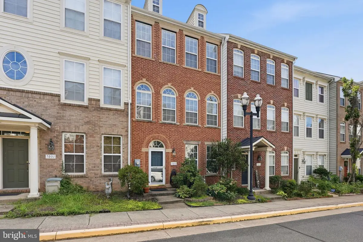 7033 Little Thames Dr, Gainesville, VA 20155 - #1