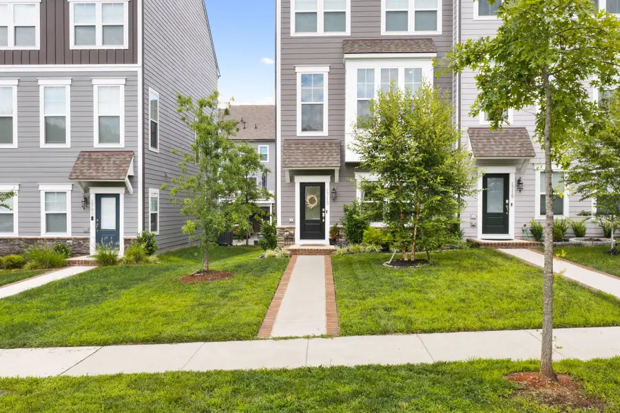 1713 Autumn Maple Leaf Dr, Dumfries, VA 22026 - #2