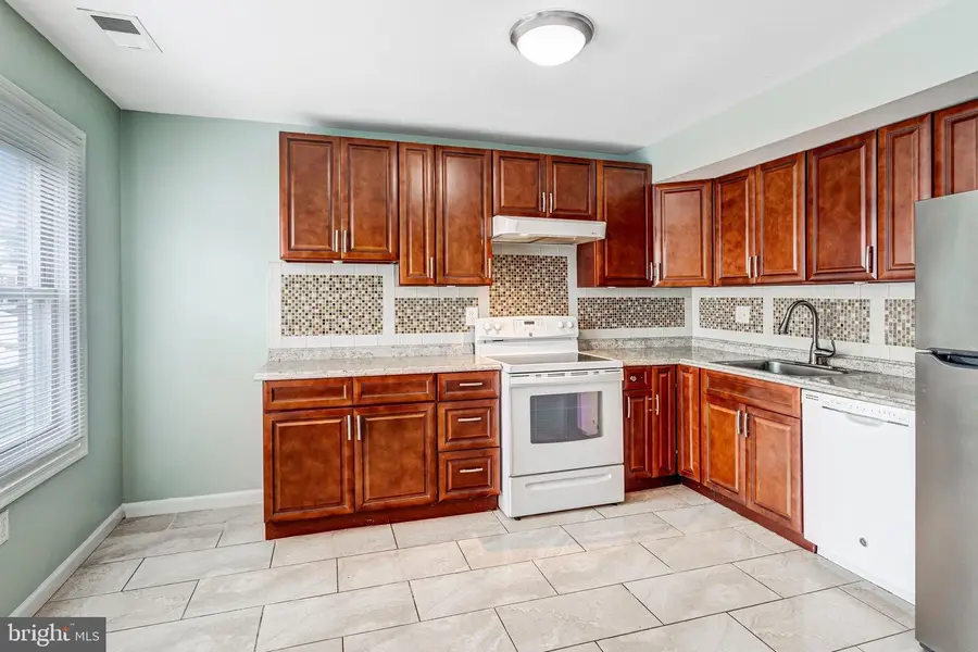 14745 Hackwood St, Woodbridge, VA 22191 - #2