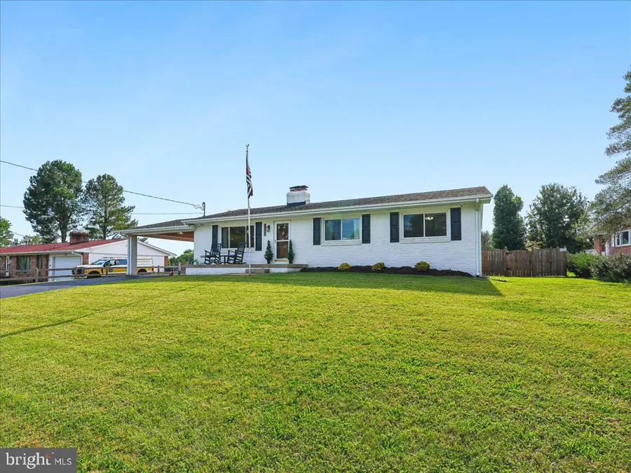 7704 Huron Dr, Gainesville, VA 20155 - #2