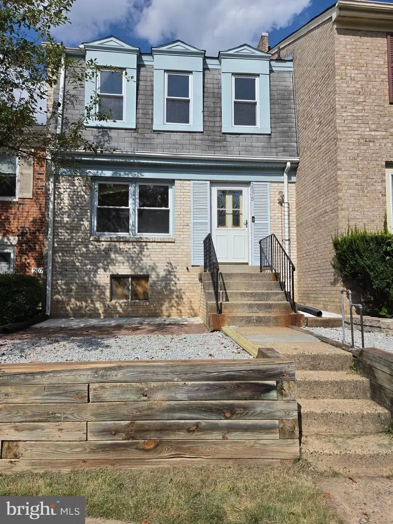 2075 Mayflower Dr, Woodbridge, VA 22192 - #2