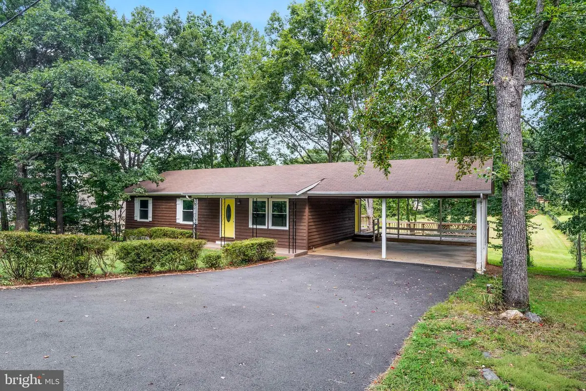 5844 Anthony Dr, Woodbridge, VA 22193 - #1