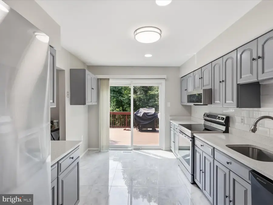 12156 Winona Dr, Woodbridge, VA 22192 - #3