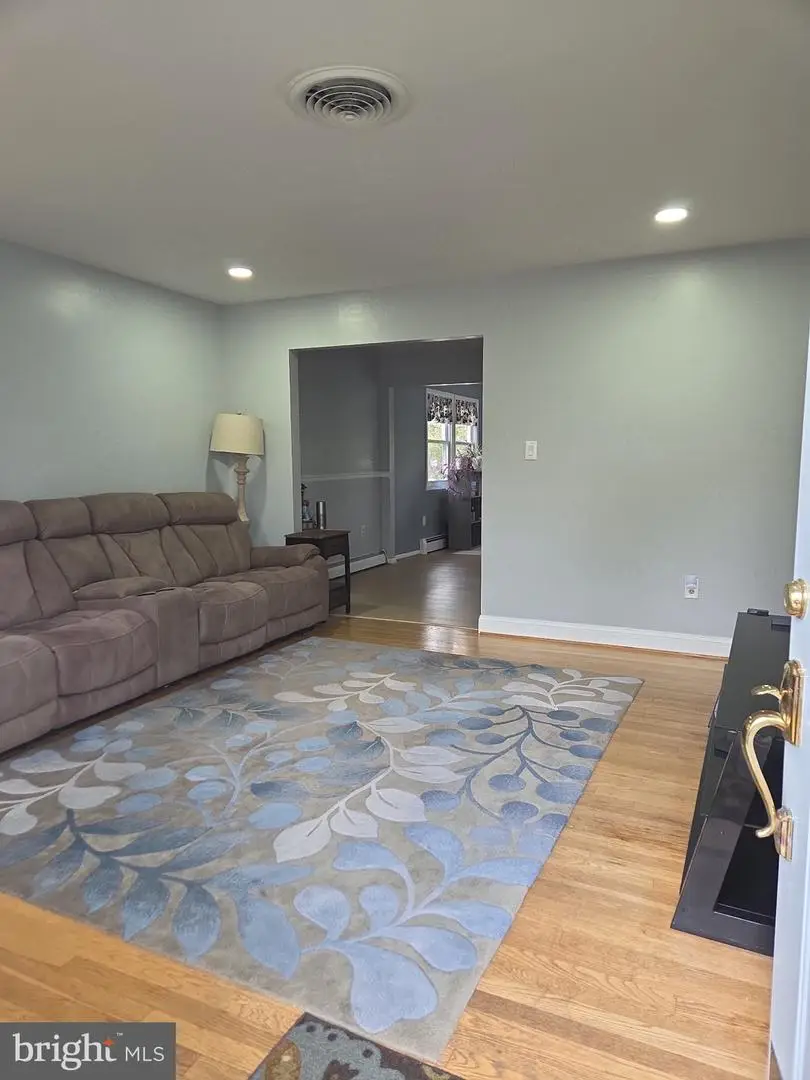 2208 Emporia St, Woodbridge, VA 22191 - #2