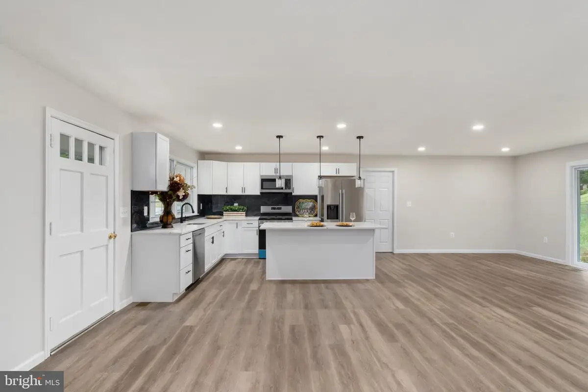 4520 Edinburg Dr, Woodbridge, VA 22193 - #1