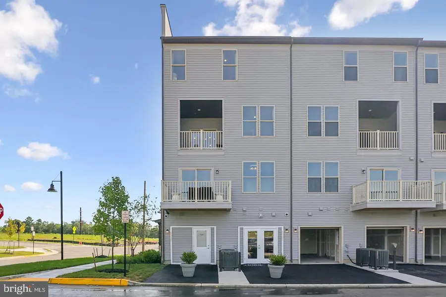 8568 Lovelace St #120, Manassas, VA 20109 - #3