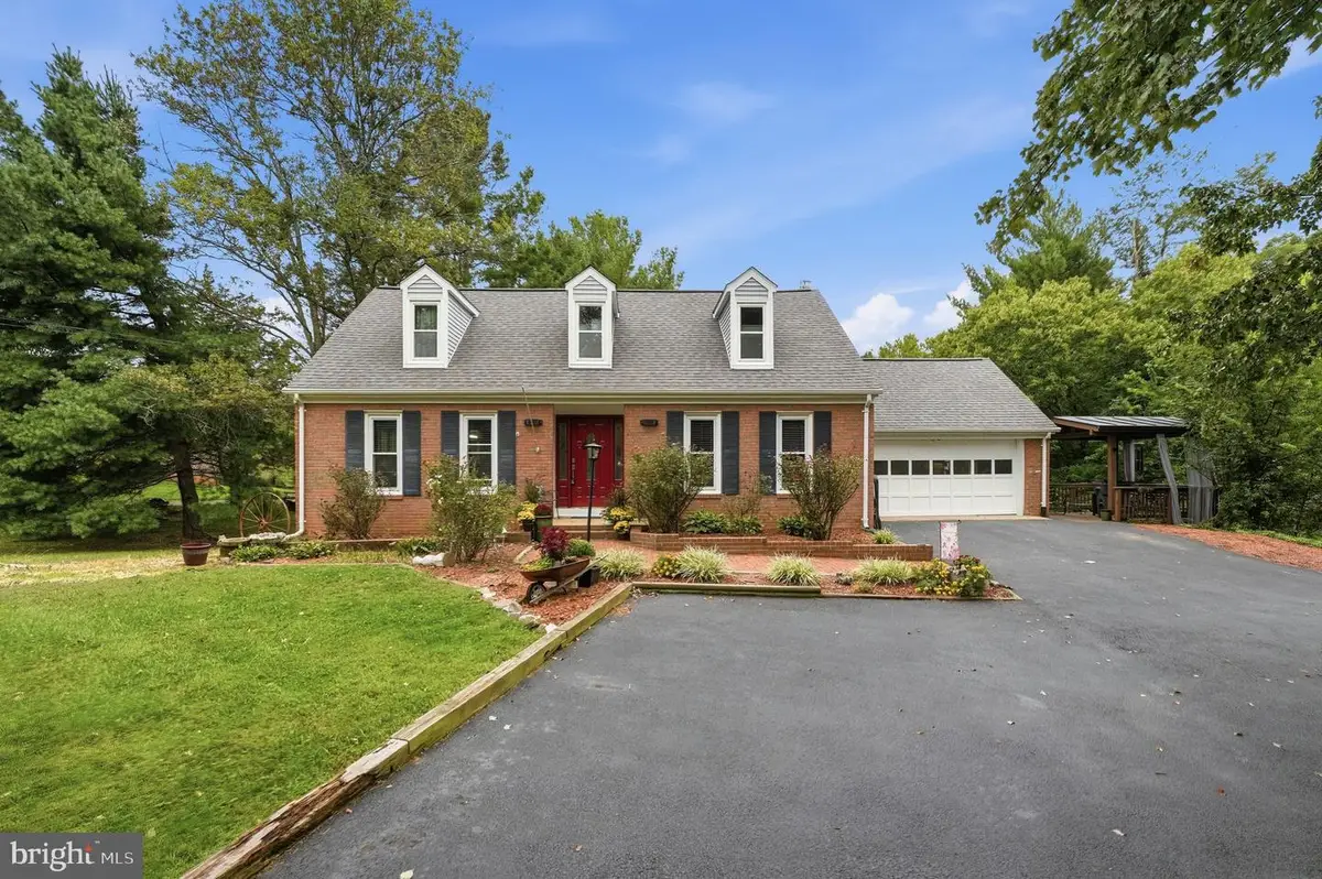 8114 Hillcrest Dr, Manassas, VA 20111 - #1