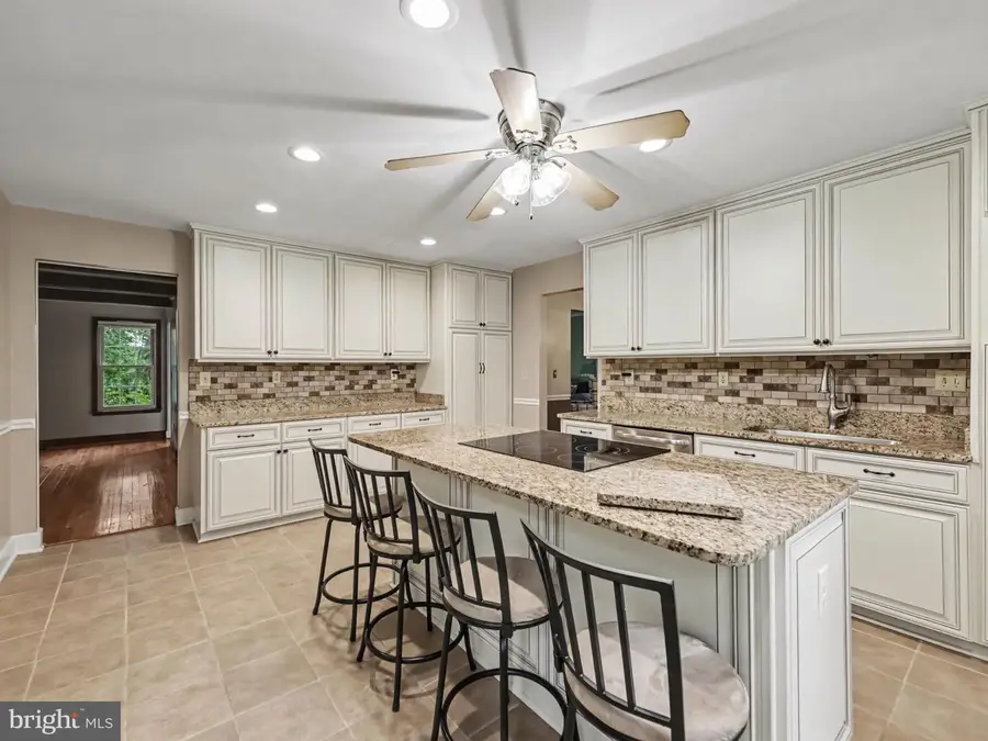 3210 Riverview Dr, Triangle, VA 22172 - #2