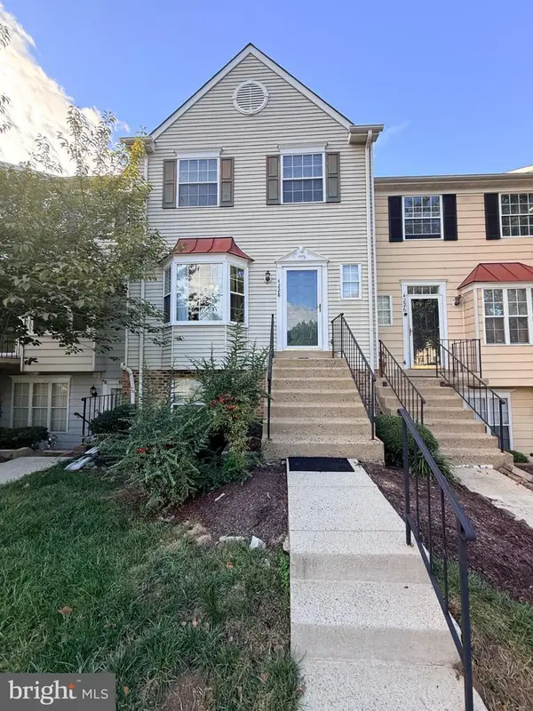 4228 Stockbridge Dr, DUMFRIES, VA 22026
