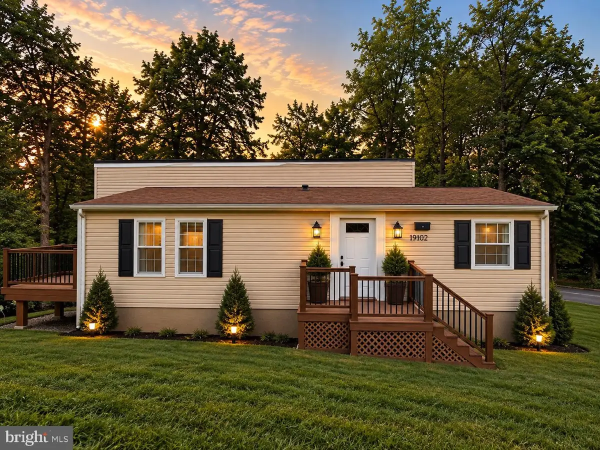 19102 Wayne Dr, Triangle, VA 22172 - #1
