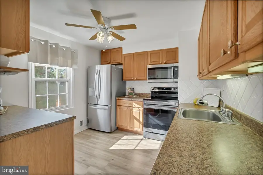 1402 Milbank Rd, Woodbridge, VA 22191 - #3