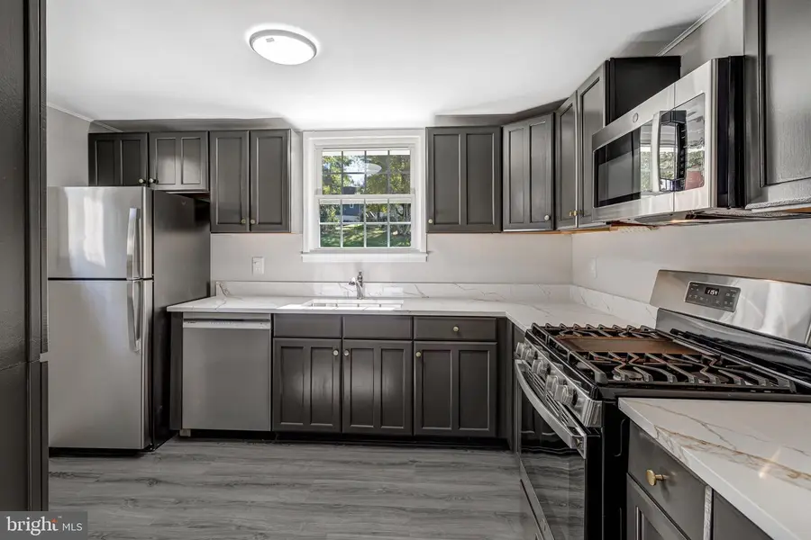 4523 Knoll Dr, Woodbridge, VA 22193 - #3