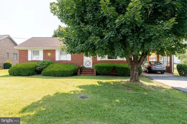 205 Lewis Ave, ELKTON, VA 22827