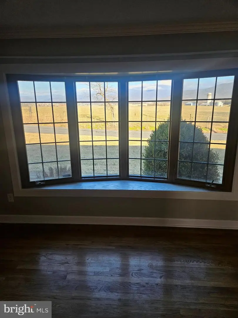 472 Honeysuckle Rd, Elkton, VA 22827 - #3