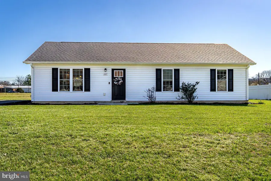 107 Eighth St, Grottoes, VA 24441 - #2