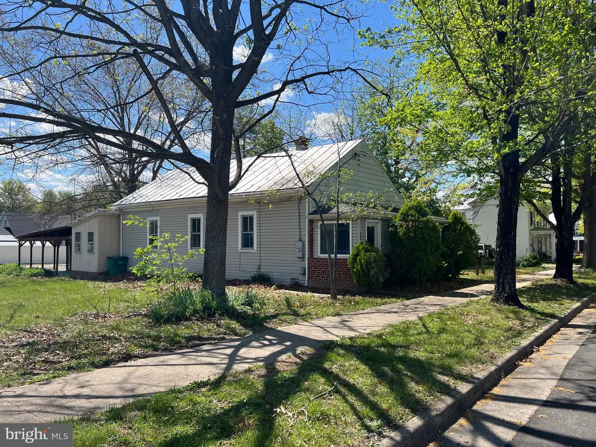 203 Sixth St, Grottoes, VA 24441 - #1