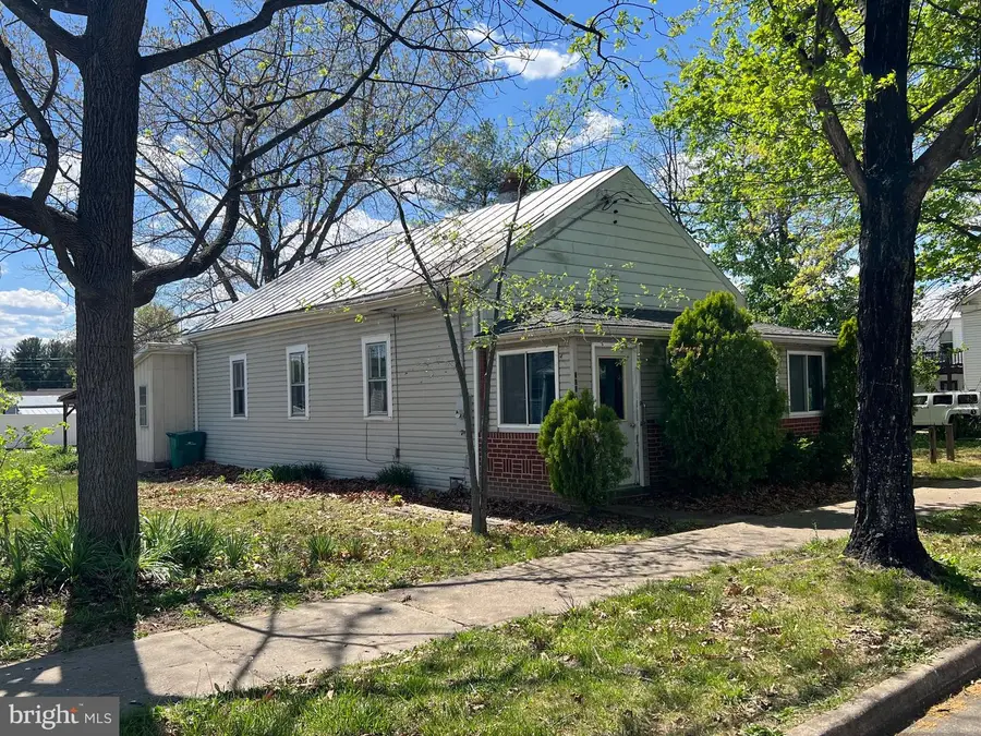 203 Sixth St, Grottoes, VA 24441 - #2