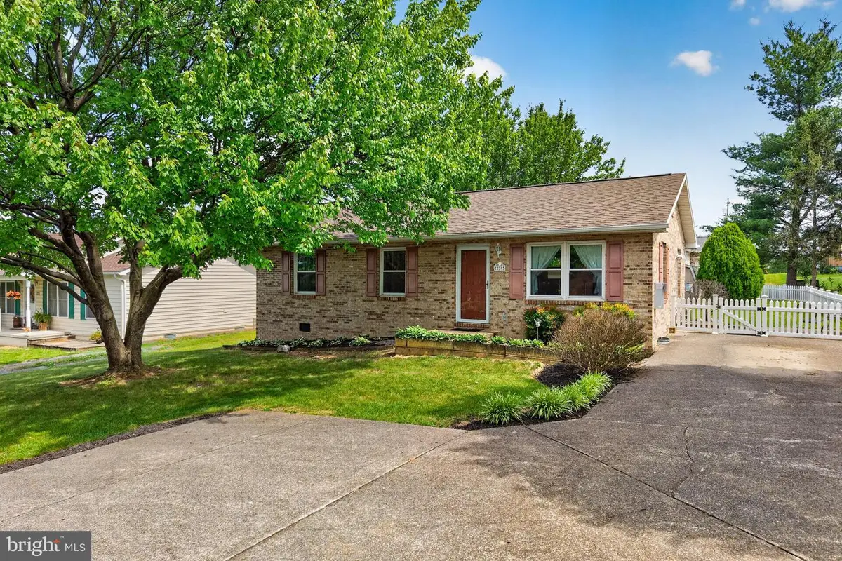 229 1st St, Broadway, VA 22815 - #1