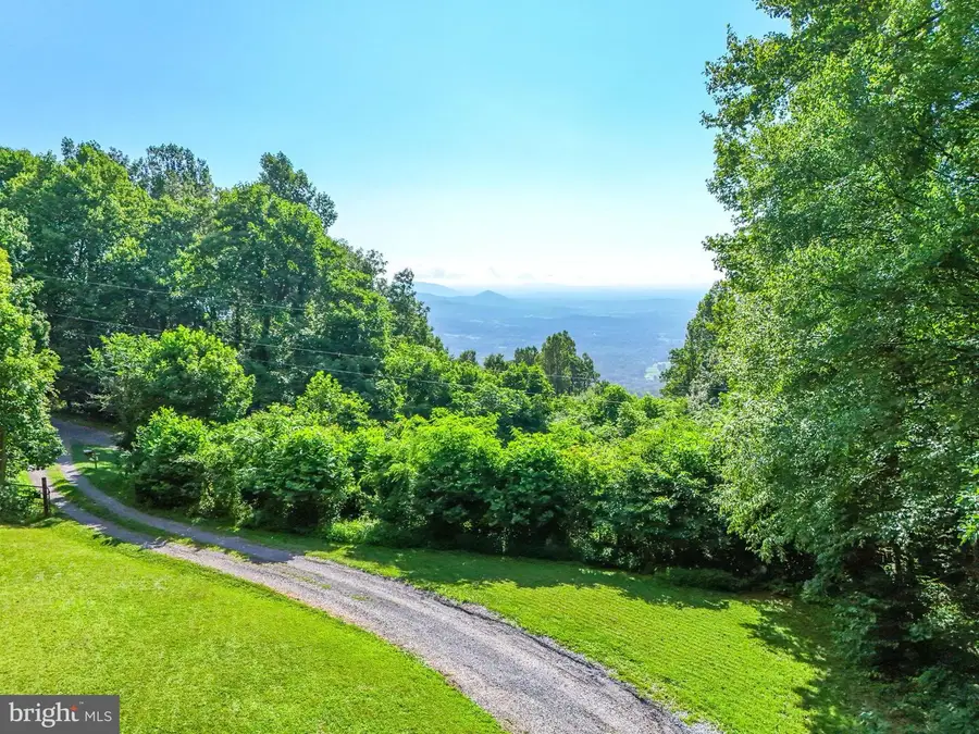 46 Rock Ridge Ln, Chester Gap, VA 22623 - Image #2