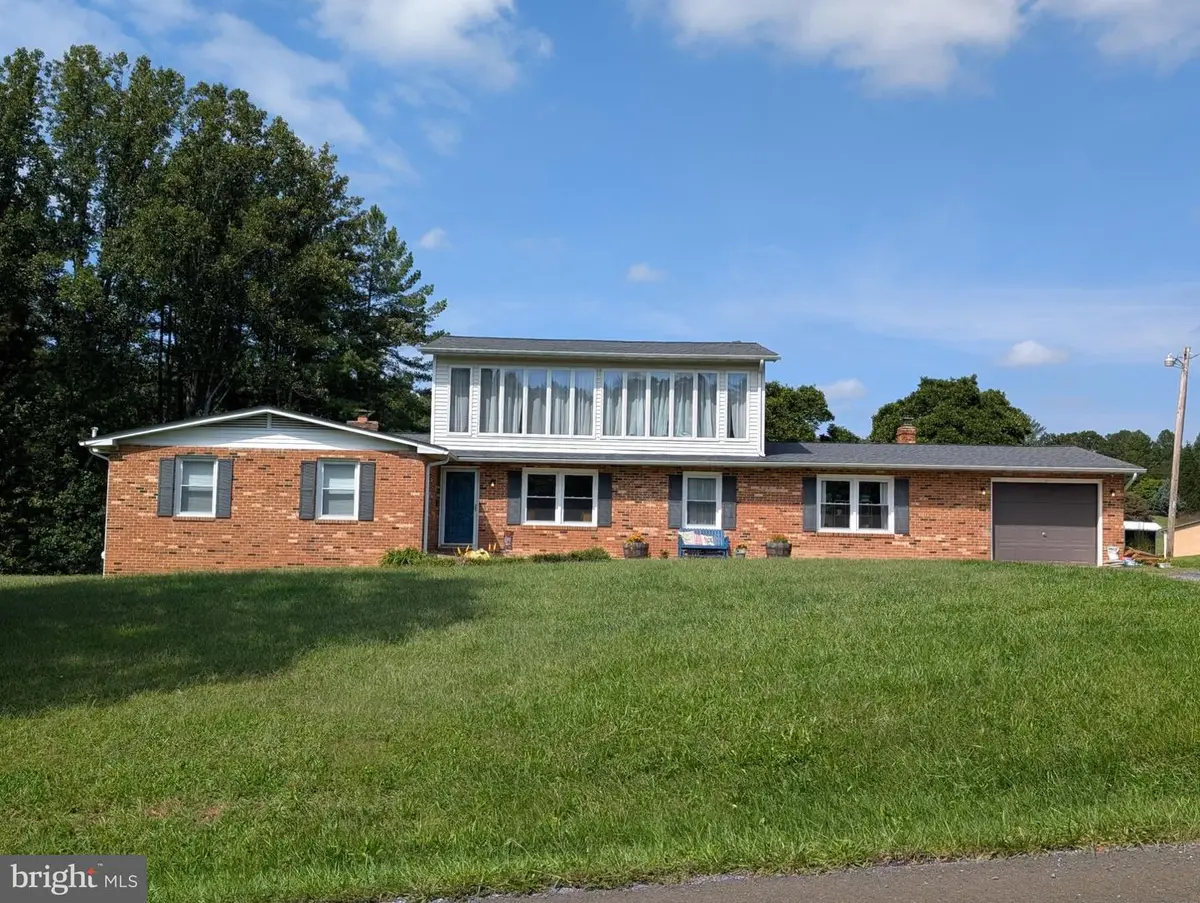 267 Aaron Mountain Rd, Castleton, VA 22716 - #1