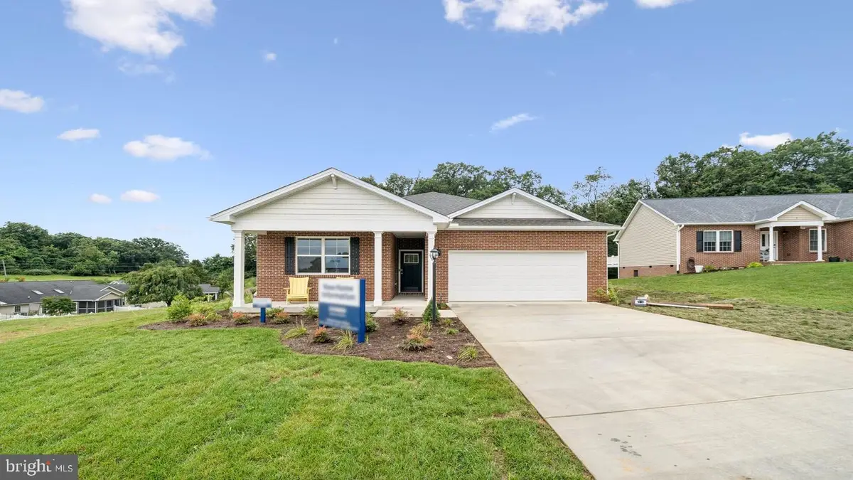 16 River Oak Dr, Staunton, VA 24401 - #1